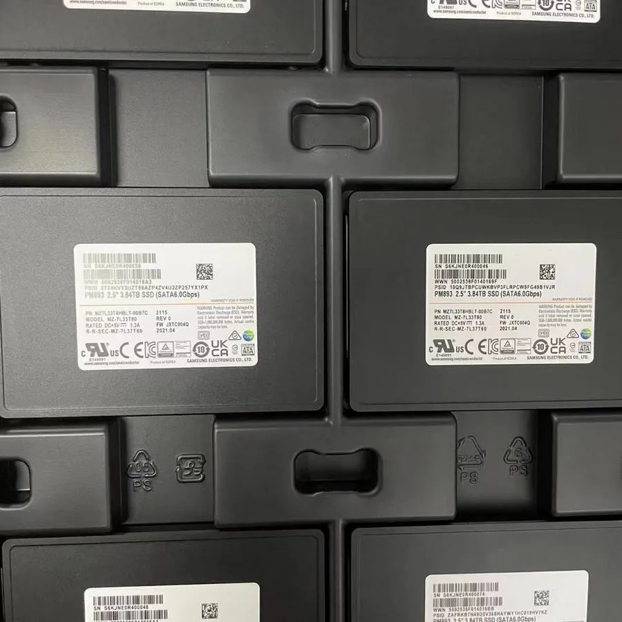 SSD-накопитель Samsung PM983 MZ-QLB3T80 3.84TB NVMe MLC Mixed Use PCIe 3.0 x4 U.