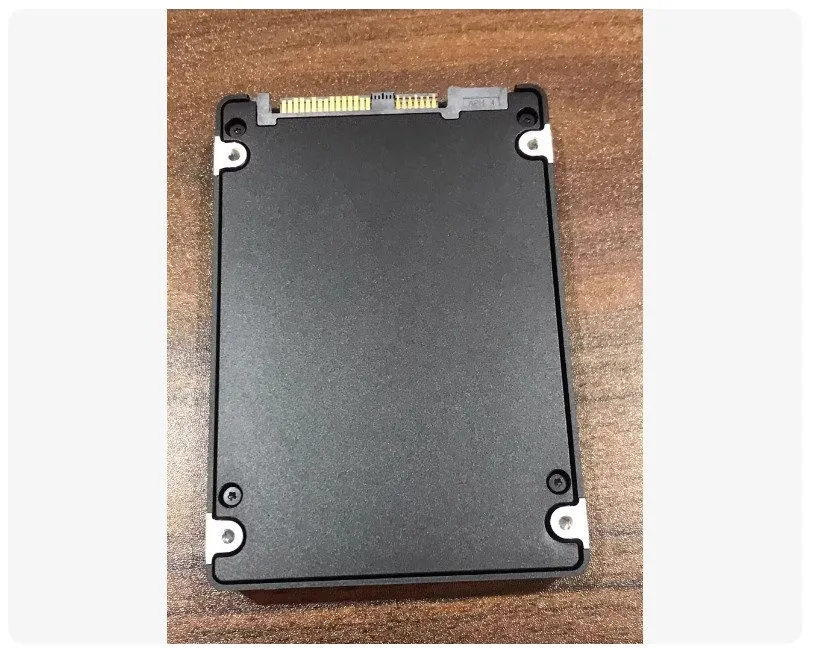 SSD-накопитель Samsung PM1633a MZ-ILS3T8N 3.84TB SAS 12Gbps 2.5" EMC 118000519 I