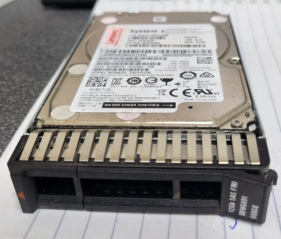 Жёсткий диск 00WG691 00WG690 Lenovo 600GB 10K SAS 12Gbps 2.5 SFF G3HS X3650 M5 H