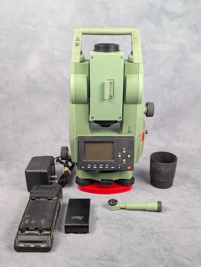 Тахеометр Leica TC307 Total Station Surveying Instrument Battery Charger Case