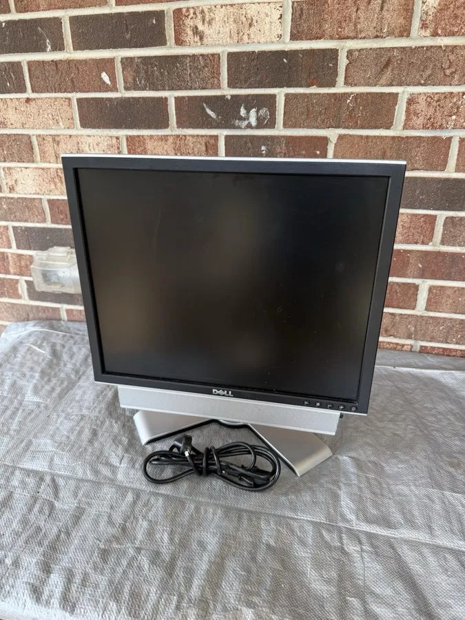 Монитор Dell UltraSharp 19” LCD Monitor 1907FPT Power Cord Included — фото лота 1