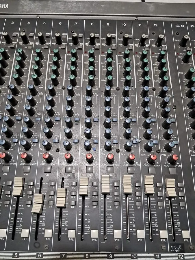 Микшерный пульт Yamaha GF16/12 16 Channel Analog Mixing Console #03375 Powes On — фото лота 2