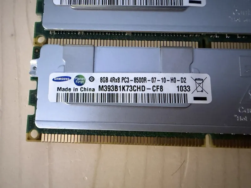Сервер x 8 GB Samsung M393B1K73CHD-CF8 DDR3 Sticks PC3-8500R Registered Server