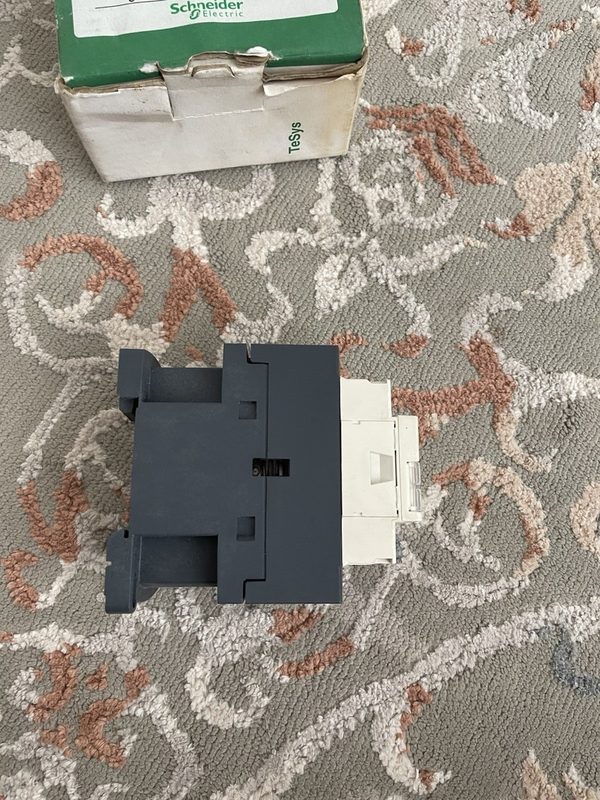 Контактор LC1D18G7 IEC Contactor, TeSys Deca, Nonreversing 18A 10HP at 480VAC — фото лота 4