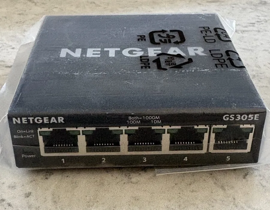 Коммутатор Netgear GS305E Smart Managed Plus 5-Port Gigabit Ethernet Switch