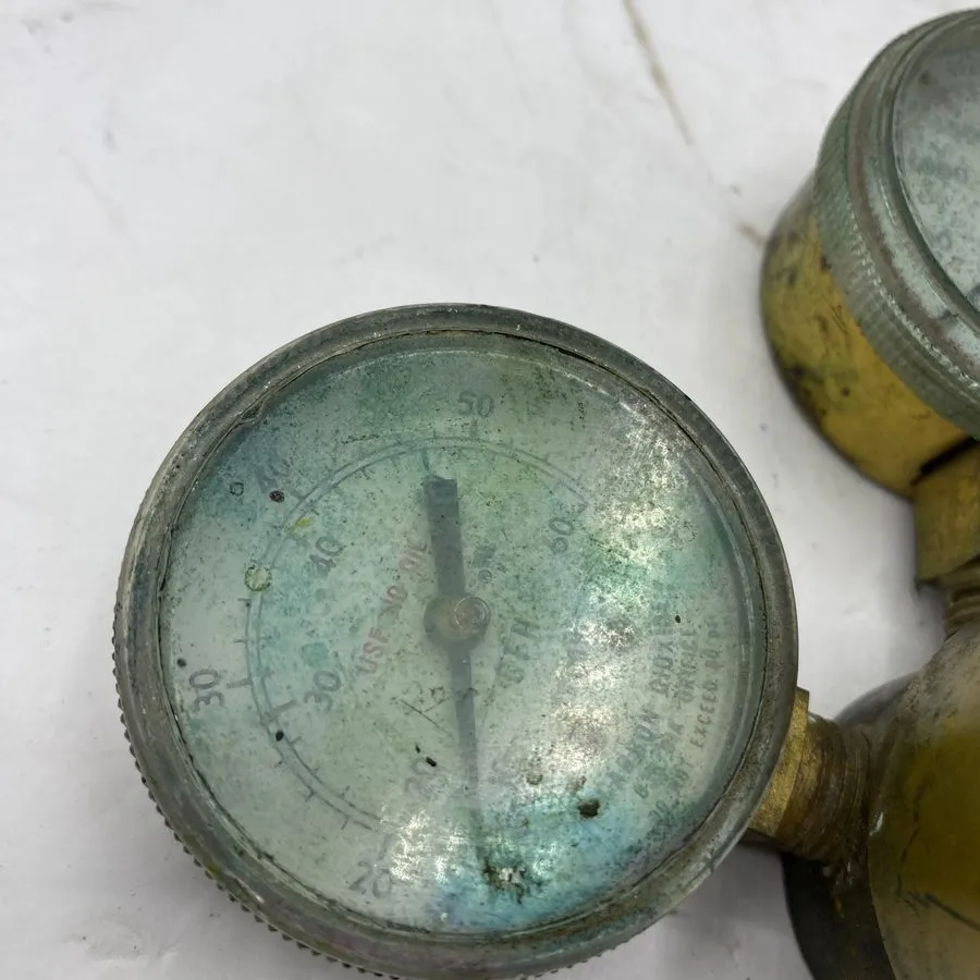 Трубопроводная арматура HARRIS MODEL 301-AR/CD60 COMPRESSED GAS REGULATOR W/ GAU