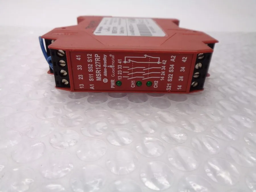 Реле безопасности ALLEN BRADLEY 440R-N23135 SER.C RELAY 24V UNMP