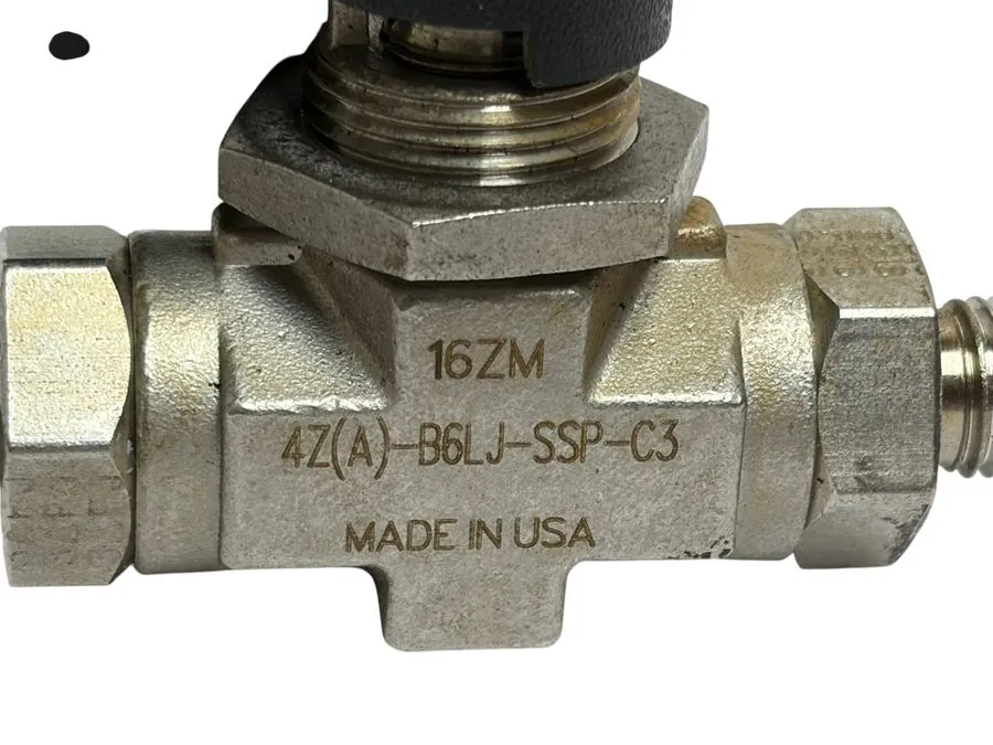Клапан Swagelok Ball Valve 4Z-B6LJ-SSP-C3 Pressure Gauge Braided Stainless Hoses — фото лота 2