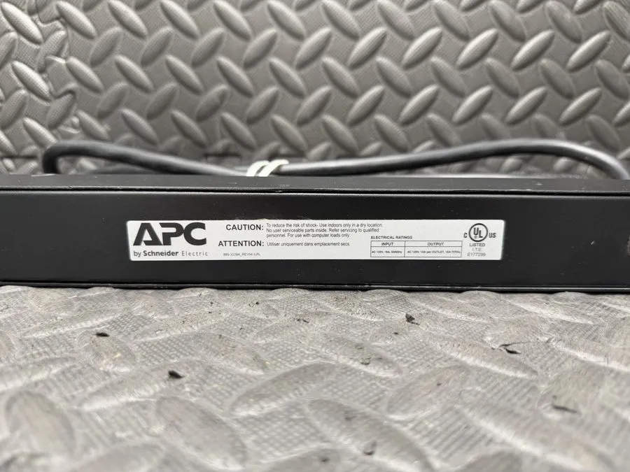 Блок розеток PDU APC AP9551 0U Vertical Basic Rack PDU 20A, 120V, 14-Outlet — фото лота 2