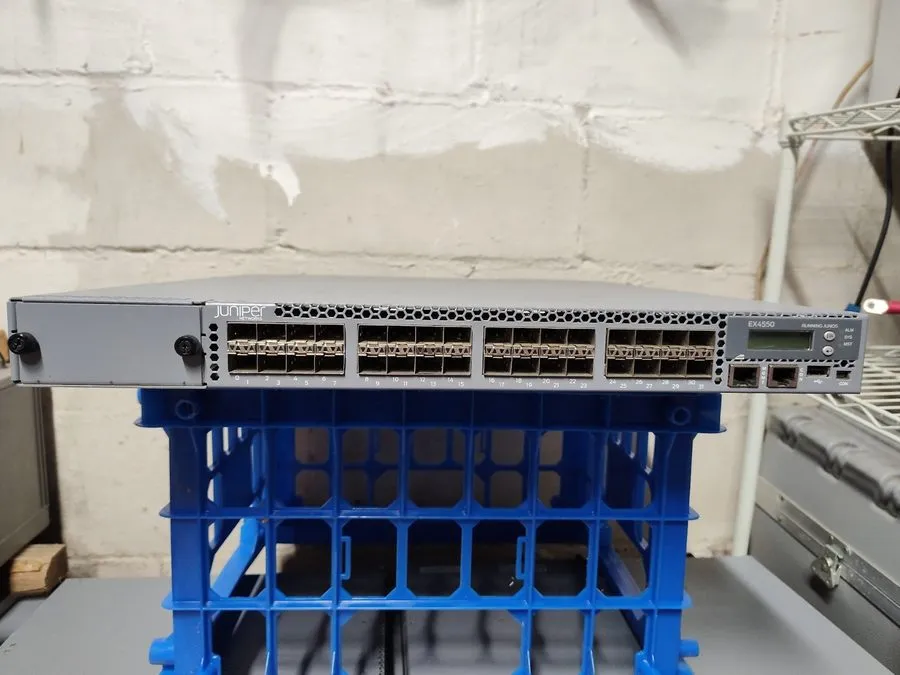 Коммутатор Juniper Networks EX4550-32F-AFI 10Gbit 32 Port SFP+ Switch w/ EX4550-