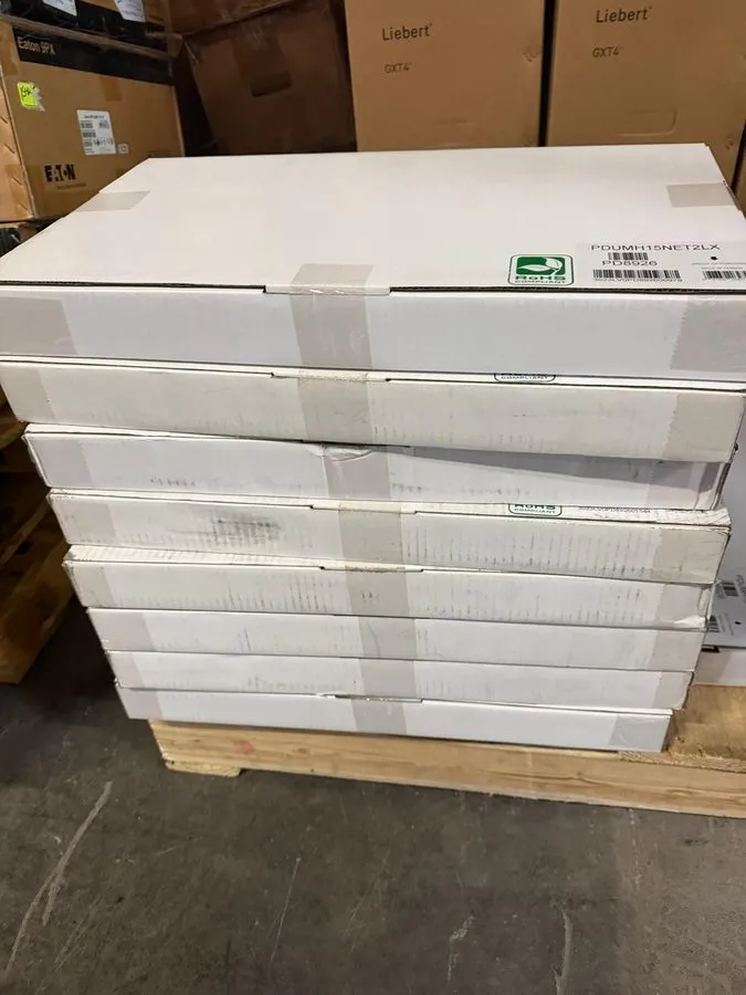 Блок розеток PDU Tripp Lite PDUMH15NET2LX Switched PDU 120V 1.4kW 15A 8 Outlets