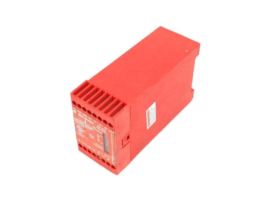 Реле безопасности Allen-Bradley 440R-C23017 Safety Relay MSR6R/T 24V AC/DC Ser B