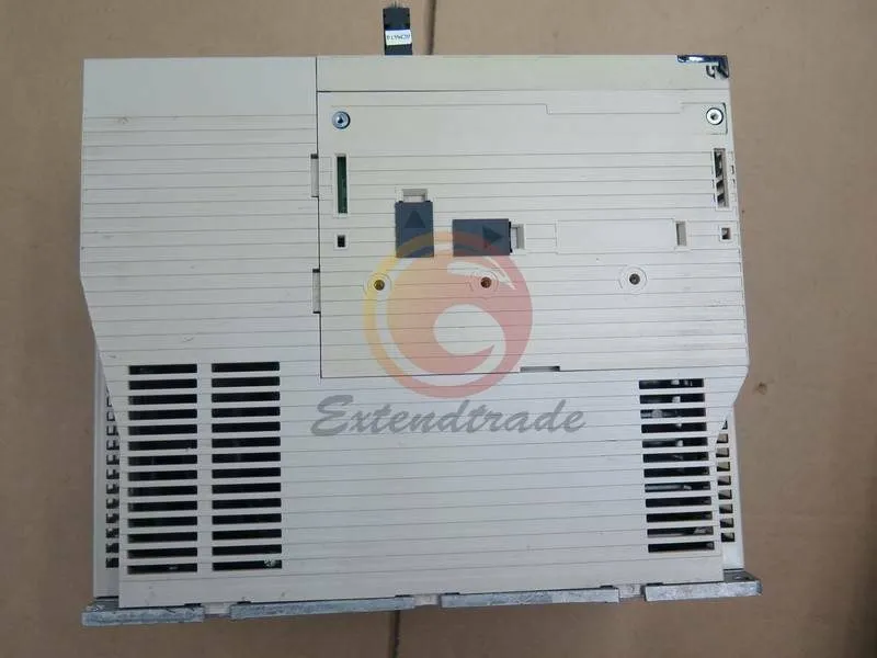 Сервопривод YASKAWA SERVO DRIVER SERVO PACK SGDV-330A11A DRIVE 5KW