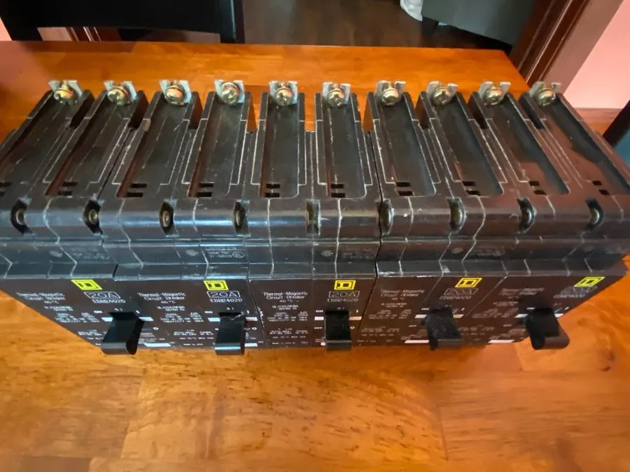 Автоматический выключатель SQUARE D EDB24020 EDB 20 AMP 2P 480V BOLT ON CIRCUIT
