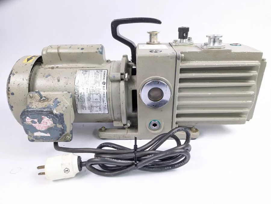 Насос Leybold Heraeus Trivac D4A Dual Stage Vacuum Pump w GE 5KC36PN435AX Motor  — фото лота 1