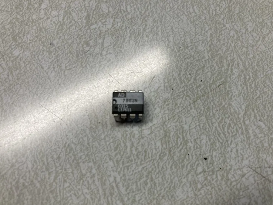 Микросхема IC Analog Devices AD790JN — фото лота 1