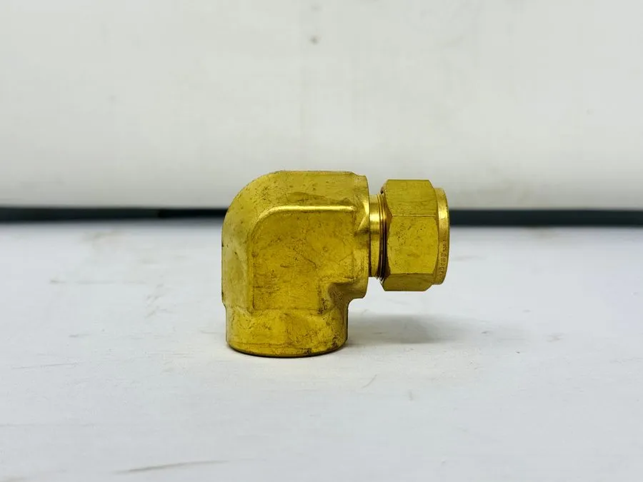 Фитинг Swagelok B-1210-8-12 Brass Elbow 3/4" Tube OD Fitting x 3/4" F NPT — фото лота 2