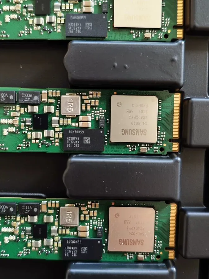 SSD-накопитель Samsung PM983 960GB M.2 22110 NVMe PCIe MZ-1LB9600 MZ1LB960HAJQ-0