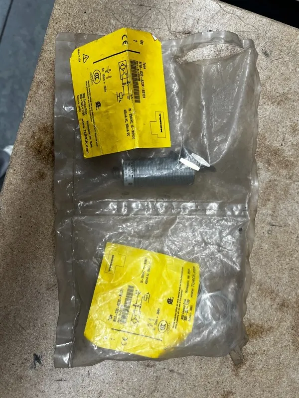 Датчик приближения Turck Bi10-G30-AZ3X-B3131 Inductive Proximity Sensor 20-250 V — фото лота 1