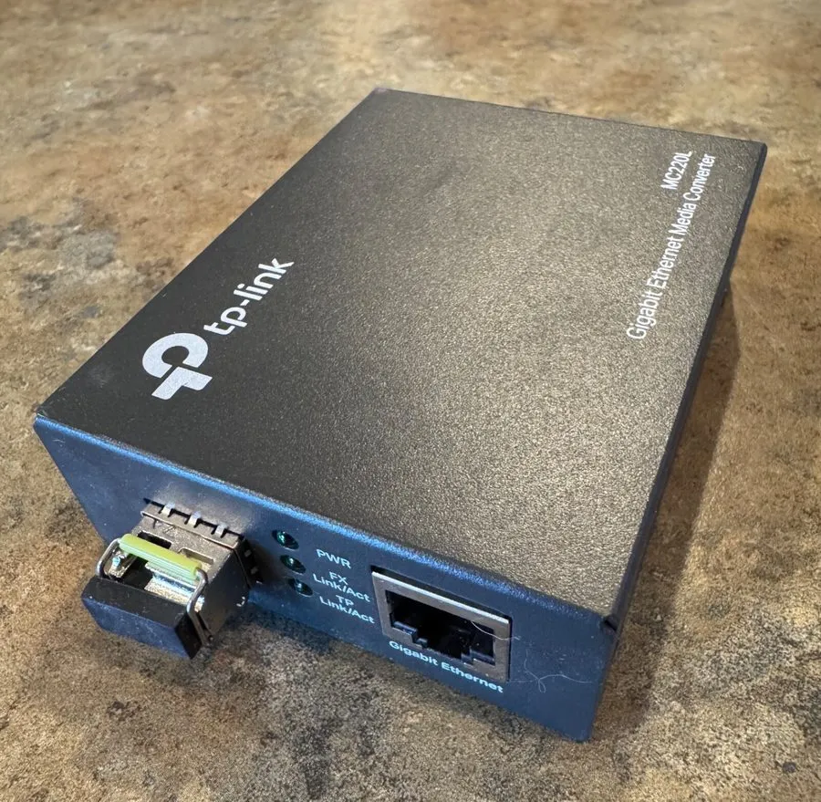 Медиаконвертер TP-Link MC220L Gigabit Ethernet SFP to RJ45 Fiber Media Converter