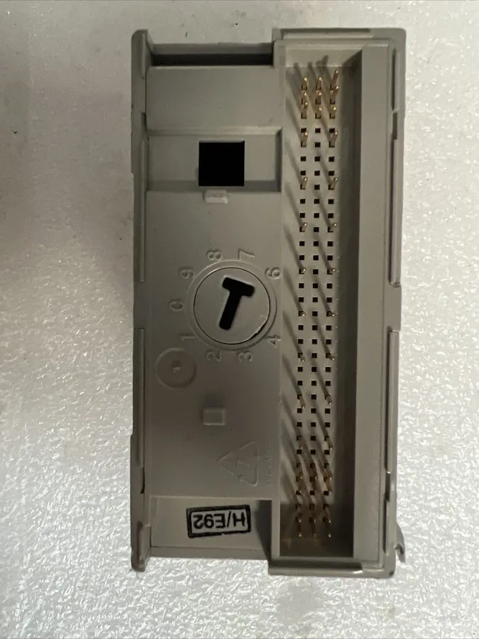 Модуль ввода-вывода Allen Bradley FLEX I/O 1794-OB16P 24VDC Source Output-Protec — фото лота 2