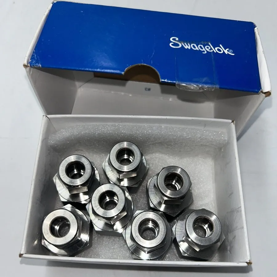 Фитинг Swagelok Tube Fitting,Female Connector,10 mm Tube OD x 1/2 in. SS-10MO-7- — фото лота 1