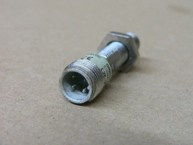 Датчик приближения Omron E2E-X1R5E1-M1 Inductive Proximity Sensor 1.5mm 12-24VDC