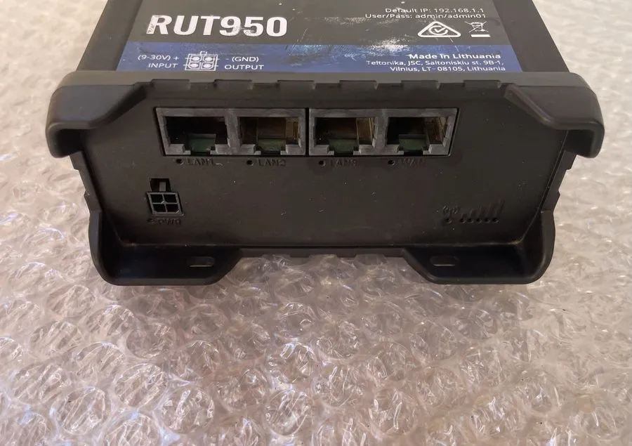 Маршрутизатор Teltonika RUT950 LTE 4G 4-Port 10/100 Wireless Mobile N Industrial
