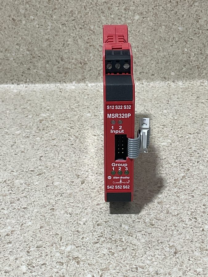 Реле безопасности Allen Bradley 440R-W23218