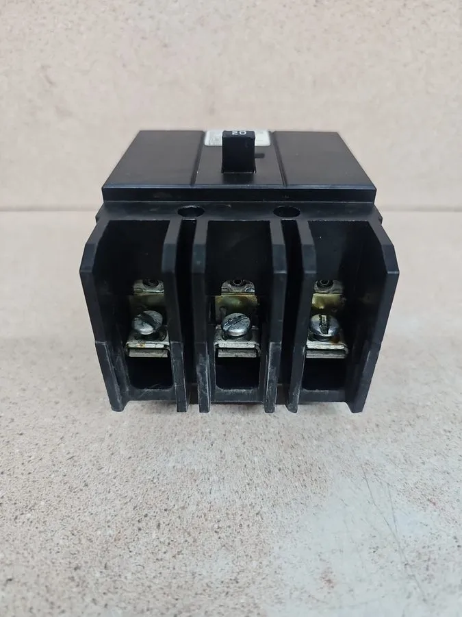 Автоматический выключатель Siemens BQCH3B020 20 Amp 3 Pole 277/480V Bolt On Circ