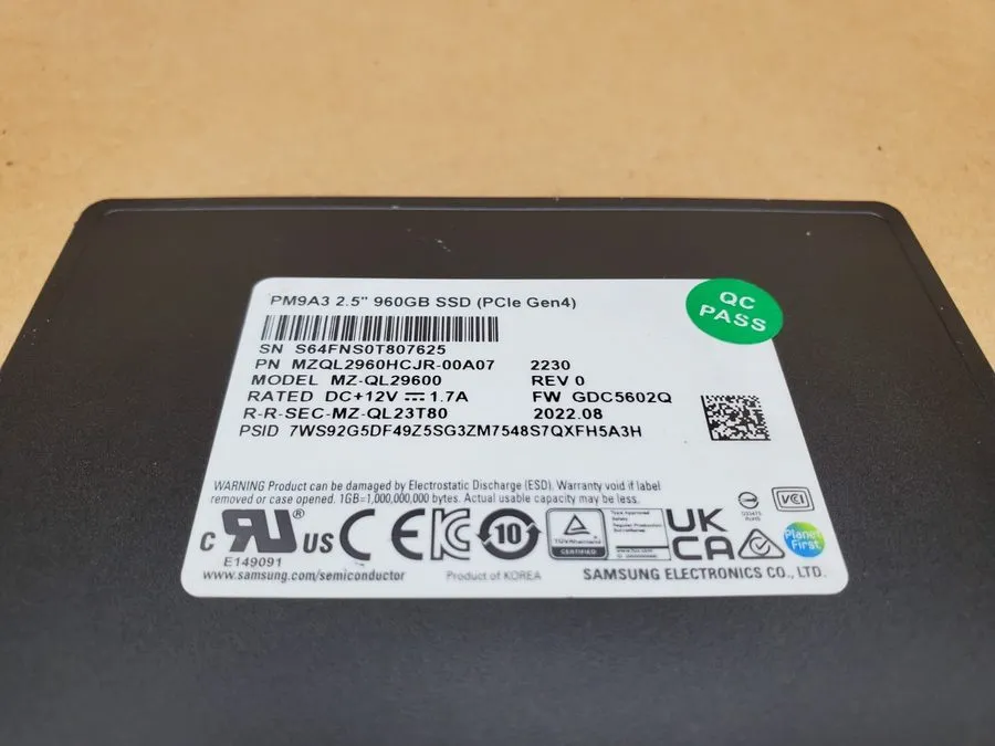 SSD-накопитель Samsung PM9A3 960GB PCI-E Gen4 x4 NVMe 2.5'' U.2 SSD MZ-QL29600 4