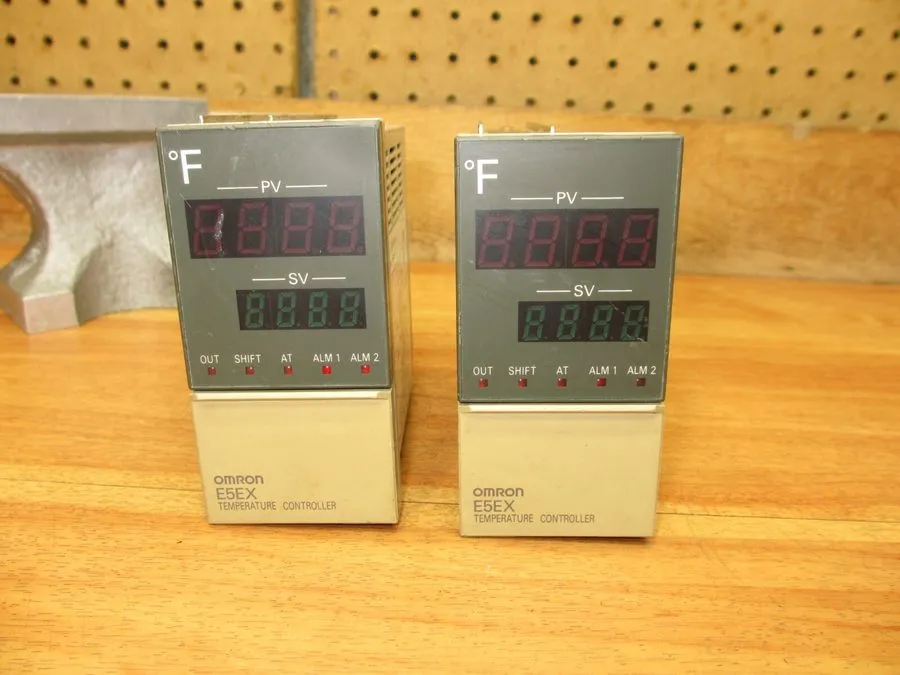 Датчик температуры OMRON E5EX-A-F TEMPERATURE CONTROLLER — фото лота 1