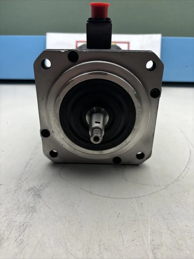 Серводвигатель FANUC AM9/3000 A06B-0163-B175-R AC SERVO MOTOR 1.0kW 161V 3000RPM — фото лота 2