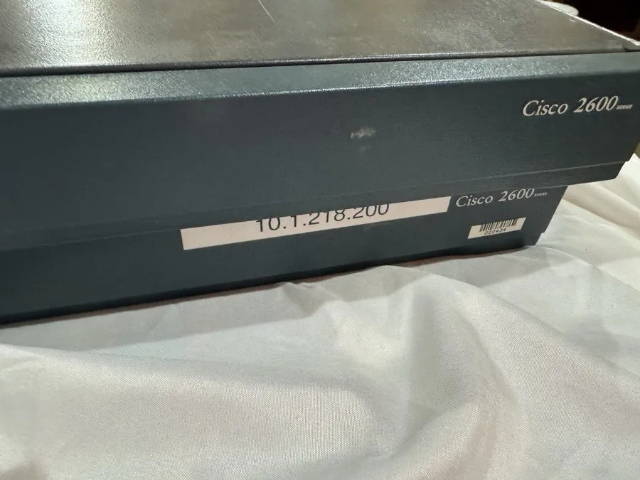 Маршрутизатор Cisco 2620 100 Mbps 10/100 Wireless Router (CISCO2620)