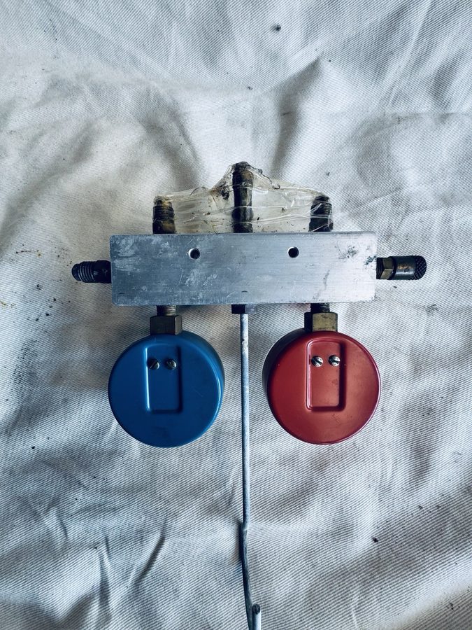 Манометрический коллектор Imperial 2-Valve HVAC Refrigerant Manifold Gauge Set w — фото лота 1