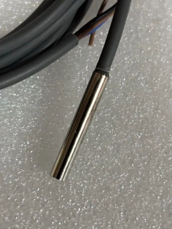 Датчик приближения Omron Proximity Sensor E2E-CR8C1 12-24vdc NPN N.O