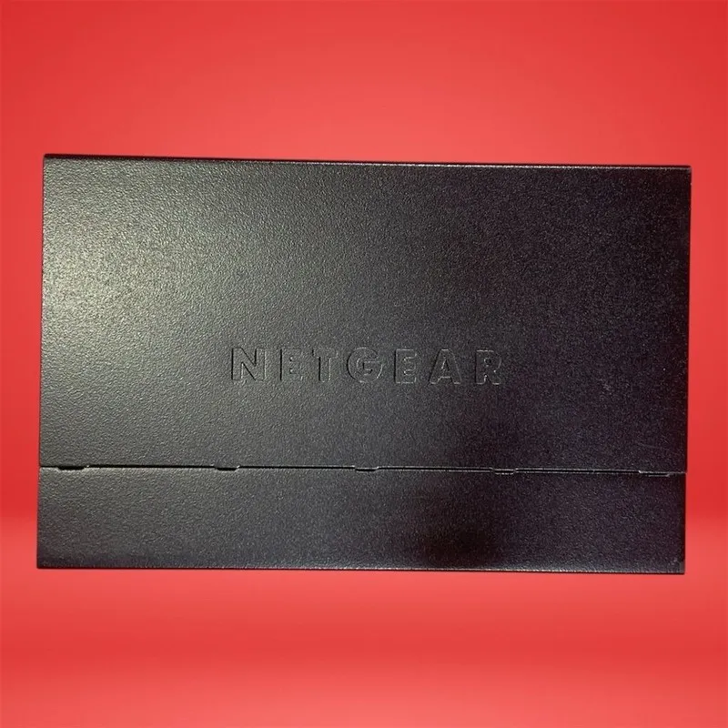 Коммутатор NETGEAR GS305P 5-Port Gigabit Ethernet PoE + Unmanaged Switch (63W)