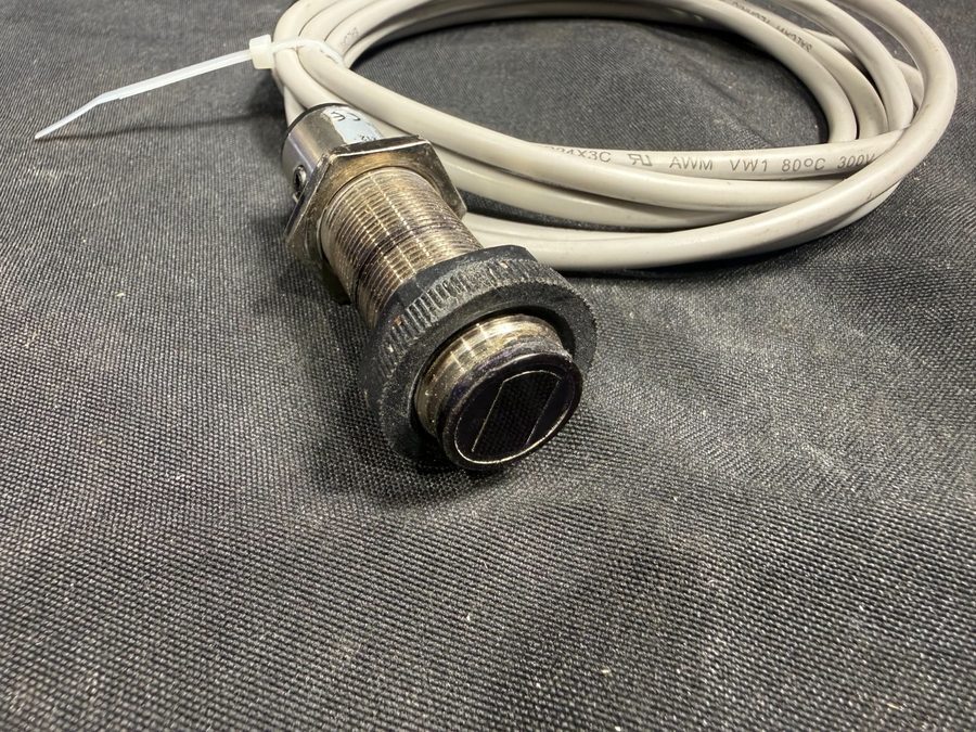 Фотоэлектрический датчик SICK VTE18-4N4212 Photoelectric Sensor NPN Industrial D — фото лота 1