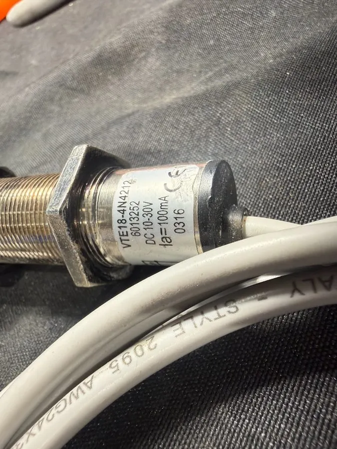 Фотоэлектрический датчик SICK VTE18-4N4212 Photoelectric Sensor NPN Industrial D — фото лота 2