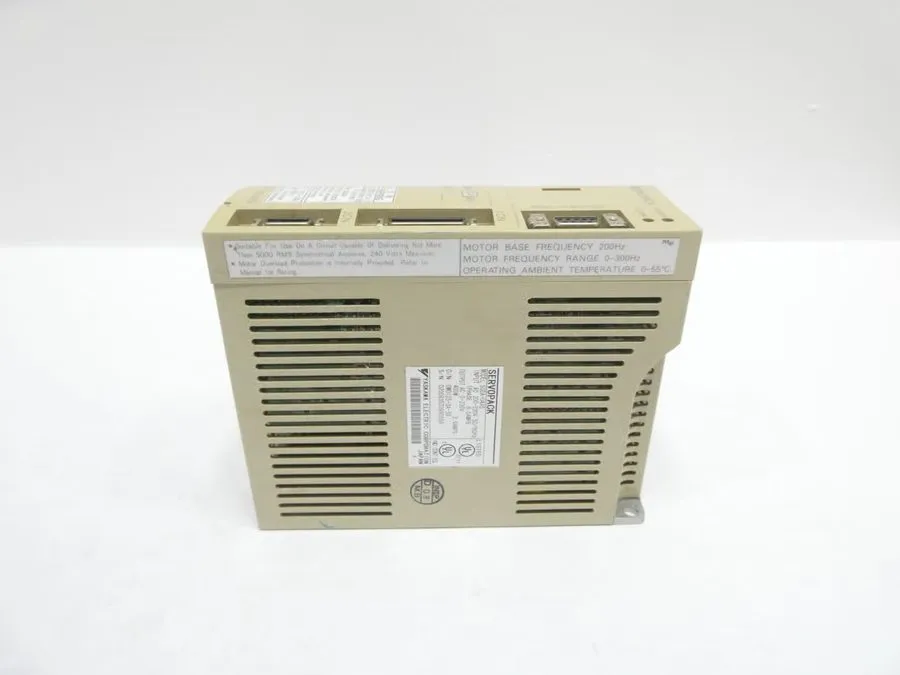 Сервопривод YASKAWA SERVOPACK SGDA-04AS 200-230Vac 6.0A AMP