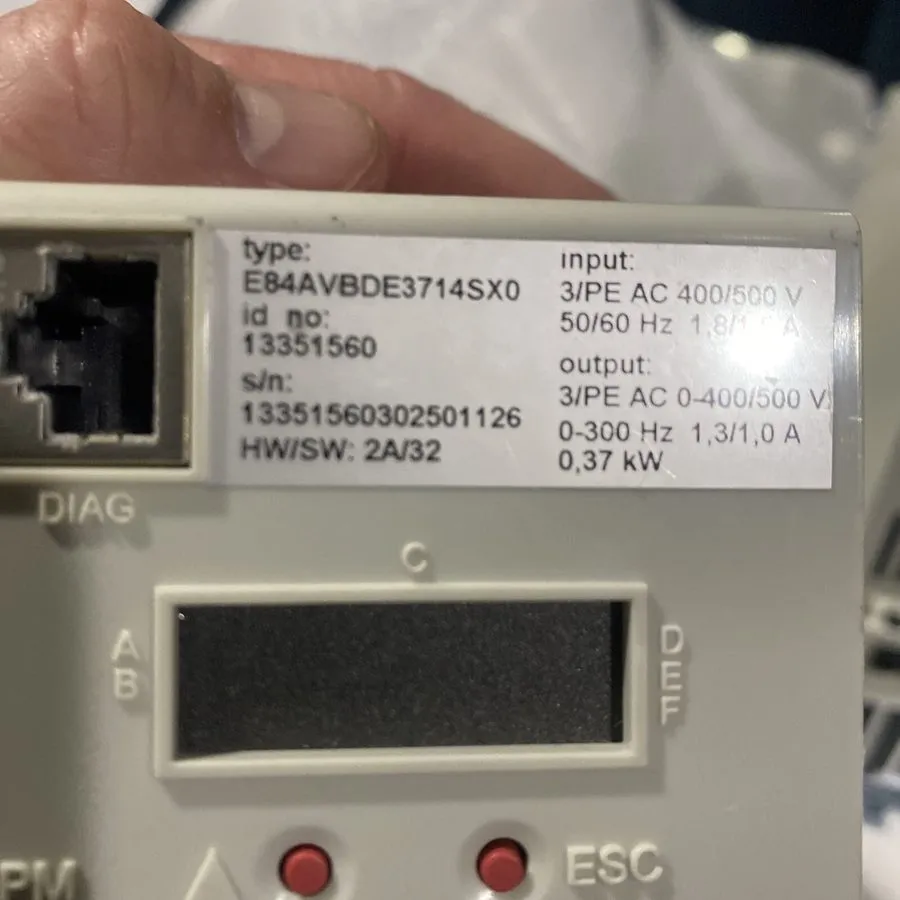Частотный преобразователь E84AVBDE3714SX0
