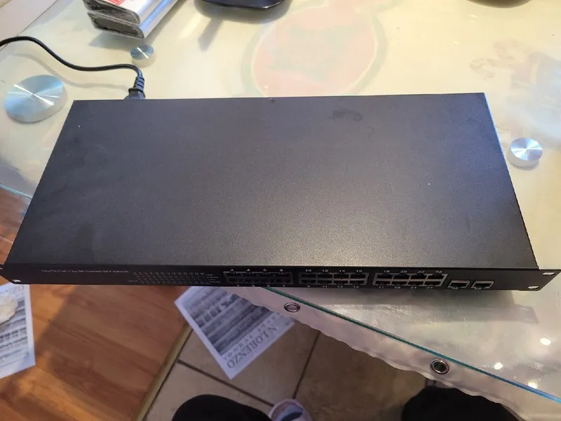 Коммутатор POE-SW2402L 24 Port FE PoE + 2 Port GE Combo SFP Switch