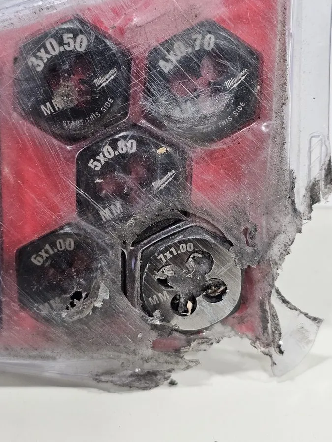 Режущий инструмент Milwaukee 49-22-5601 Metric Tap and Die Set — фото лота 2