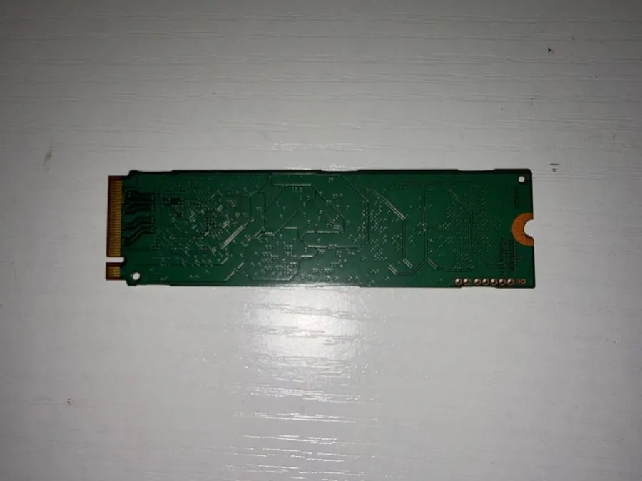 SSD-накопитель Mixed Samsung PM951 512GB M.2 2280 NVMe PCIe 3.0 x4 SSD MZ-VLV512