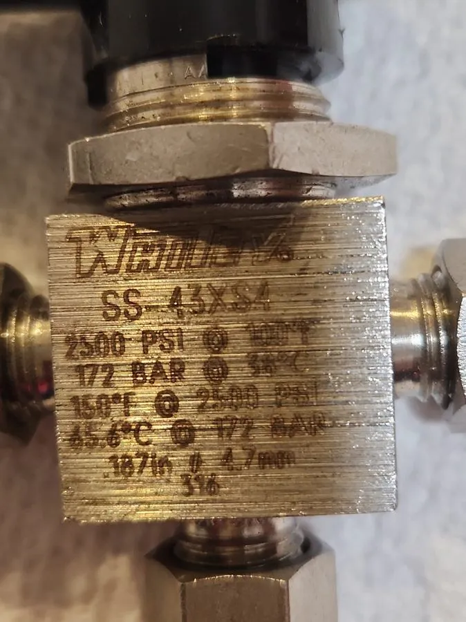 Клапан Whitey Swagelok SS-43XS4 1/4" Ball Valve 2500 PSI Stainless Steel NOD