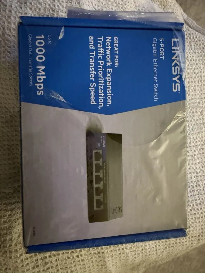 Коммутатор Linksys 5-Port Gigabit Ethernet Switch Black/Blue SE3005v2 VG