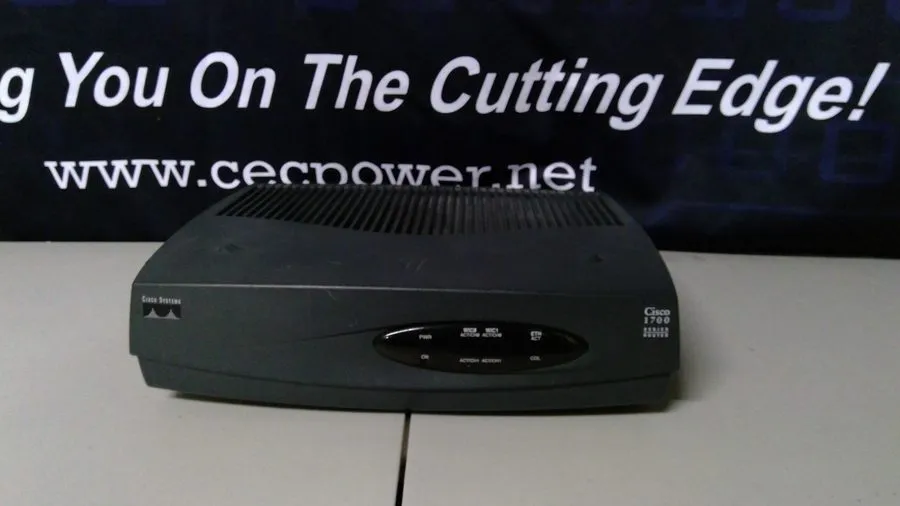 Маршрутизатор Two Cisco 1700 Series Modular Access Router Cisco 1720
