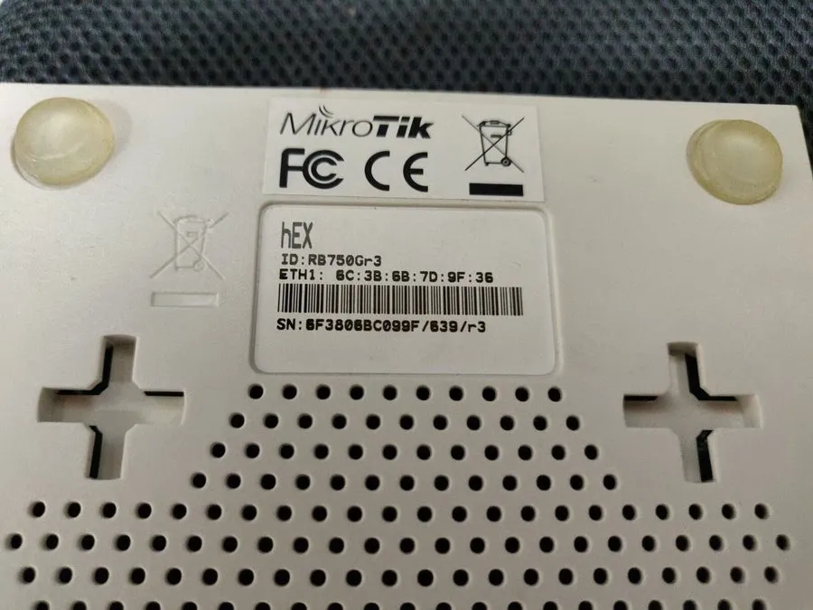 Маршрутизатор MikroTik Hex RB750GR3 5-port Ethernet Gigabit Router