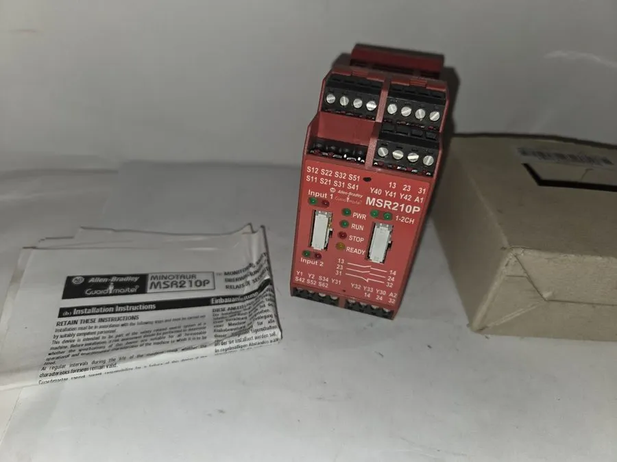 Реле безопасности Allen-Bradley 440R-H23176 MSR210P Safety Relay 24VDC Series B
