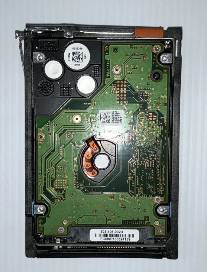 Жёсткий диск HGST HUC101812CSS200 EMC, 118000059-01, 0B31816, 1.2TB 10K 6G 2.5"  — фото лота 1